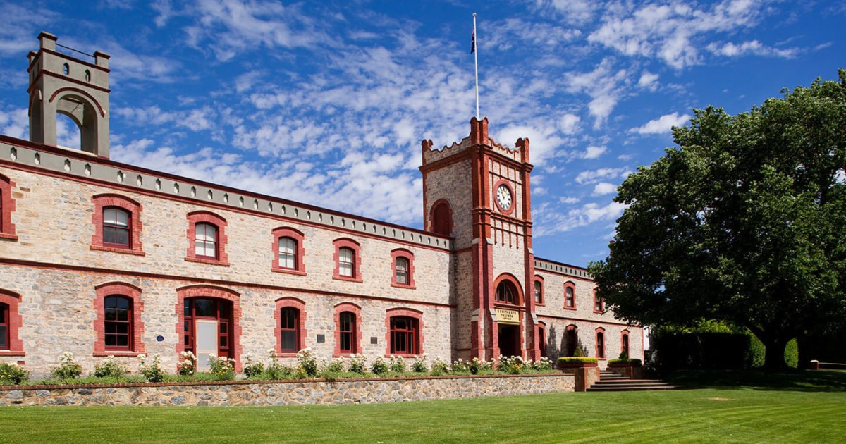 https://www.vinocorpperu.com/images/bodegas/yalumba/Yalumba Clocktower (the winery)-min.jpg